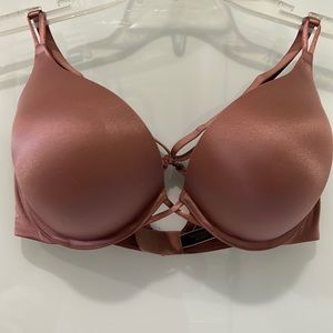 NWOT Victoria’s Secret bombshell plunge size 38C Crisscross capable
